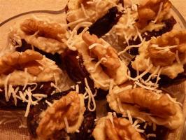 Raw Food Recipe: Date Boats