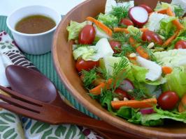 Raw Food Recipe: Garden Fresh Salad with Vinaigrette Dressing