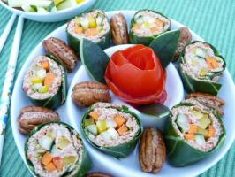 Raw Food Recipe: Spicy Collard Greens Vegetable “Sushi”