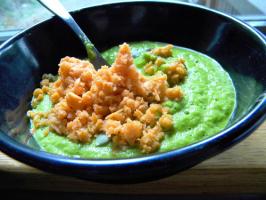 Raw Food Recipe: Zesty Green Soup with Toppings