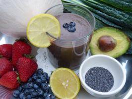 Raw Food Recipe: Berries and Poppy Seed Smoothie
