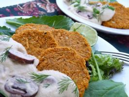 Raw Food Recipe: Sweet Potato Hashbrowns with Mushroom Gravy